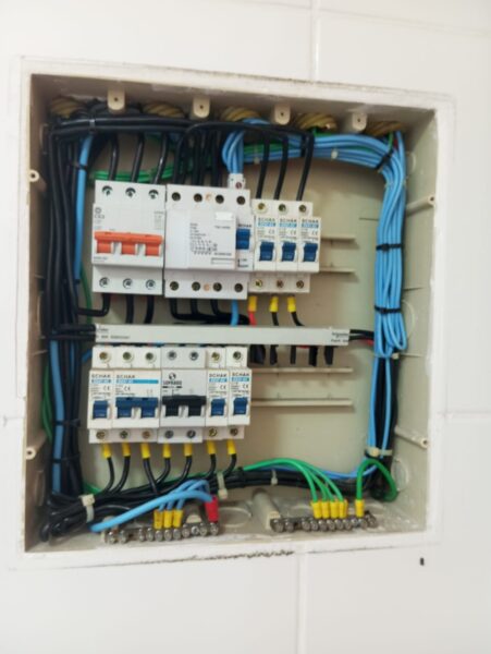 INSTALAÇÃO E MANUTENÇAO ELÉTRICA