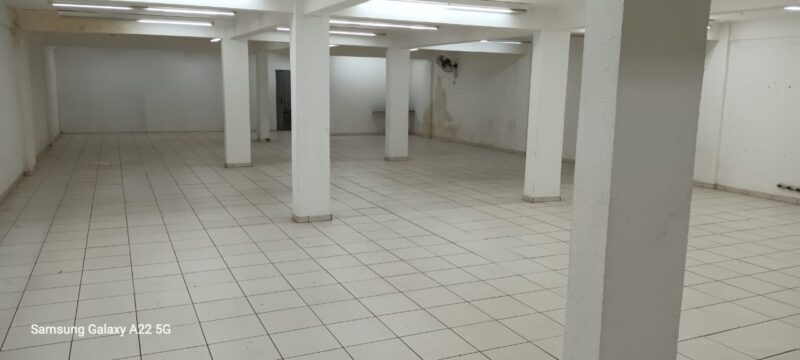 ALUGA-SE LOJA COMERCIAL DE ESQUINA, com 700 m² de área construída, em Águas Lindas de Goiás
