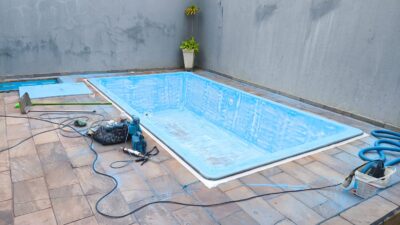 REFORMA E PINTURA DE PISCINA DE FIBRA