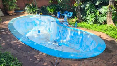 REFORMA E PINTURA DE PISCINA DE FIBRA