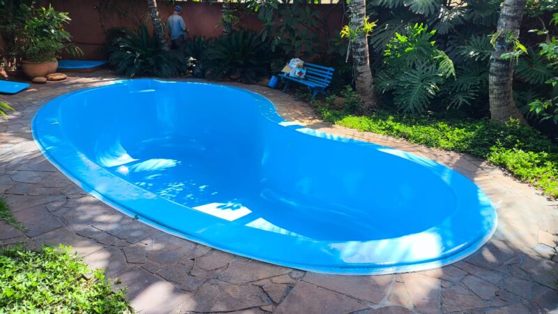 REFORMA E PINTURA DE PISCINA DE FIBRA