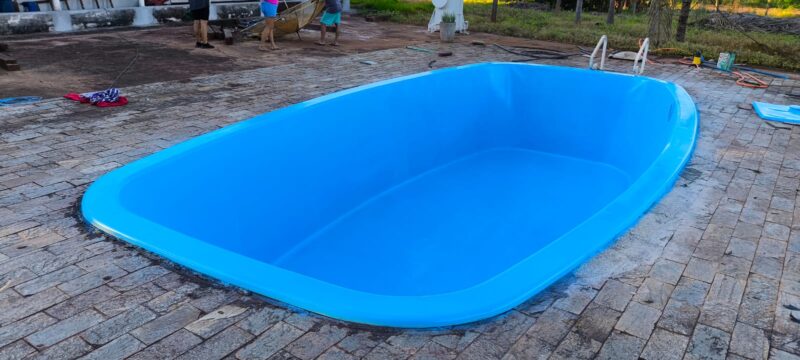 REFORMA E PINTURA DE PISCINA DE FIBRA
