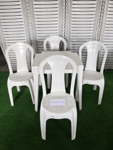 Vendo jogos de mesas brancas