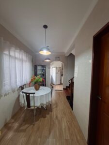 CASA DE 2 ANDARES | 3 QUARTOS | 1 SUÍTE | 4 BANHEIROS | ATÉ 3 CARROS | SUBSOLO MULTIUSO