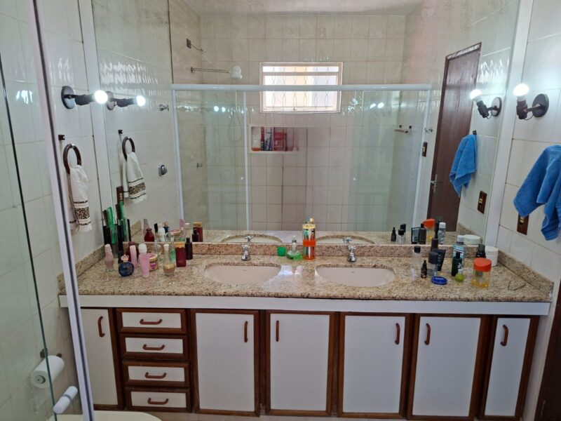CASA DE 2 ANDARES | 3 QUARTOS | 1 SUÍTE | 4 BANHEIROS | ATÉ 3 CARROS | SUBSOLO MULTIUSO