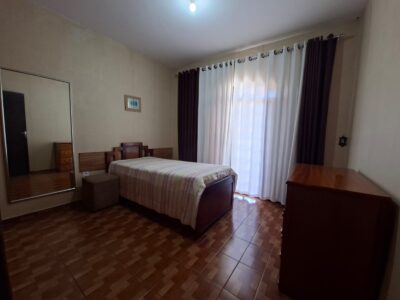 CASA DE 2 ANDARES | 3 QUARTOS | 1 SUÍTE | 4 BANHEIROS | ATÉ 3 CARROS | SUBSOLO MULTIUSO