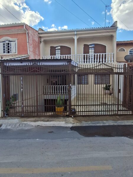 CASA DE 2 ANDARES | 3 QUARTOS | 1 SUÍTE | 4 BANHEIROS | ATÉ 3 CARROS | SUBSOLO MULTIUSO